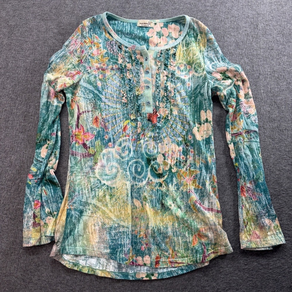 Emerald Women's Snap Top Size Medium Long Sleeve